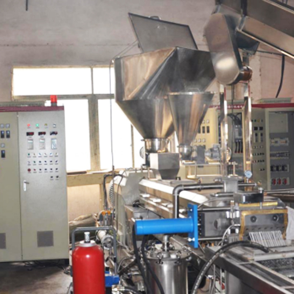 Twin screw side feeding extrusion granulation water pulling unit