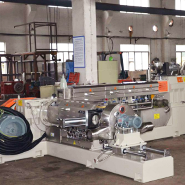 Double stage extrusion granulation hot cutting unit