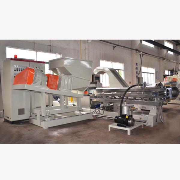 Internal mixing twin-screw extrusion granulation unit